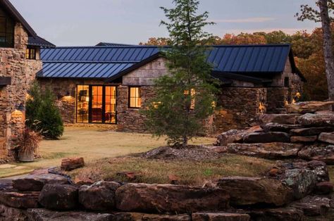 Breathtaking rustic ranch style home surrounded by nature in Oklahoma One Kindesign, Modern Rustic Home, Country Modern Home, Ranch Homes, Rustic Exterior, Modern Rustic Homes, Home On The Range, Rustic Home Design, Ranch Style Homes