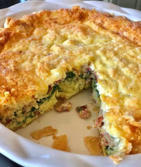 My Favorite Quiche—Bacon, Swiss & Spinach - The Everything Housewife Quiche Recipes With Spinach, Quiche Recipes Bacon, Quiche Recipes Easy Breakfast, Easy Breakfast Quiche, Eggs Frittata, Quiche Bacon, Breakfast Quiche Recipes Easy, Egg Casseroles, Bacon Spinach Quiche