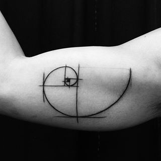 Fibonacci Spiral Tattoo, Golden Ratio Tattoo, Fibonacci Tattoo, Spiral Tattoos, Tattoo Diy, Geometric Tattoos, Celtic Tattoos, Music Tattoos, Wings Tattoo