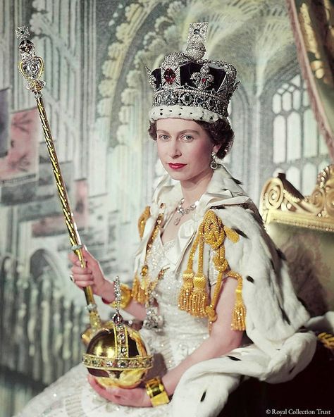 Queen Elizabeth II (Fan Page) on Instagram: “Today marks the 67th Anniversary of Her Majesty The Queen's Coronation!  Some facts about the Coronation: 1. It was the first Coronation…” Ratu Elizabeth, Queen's Coronation, Imperial State Crown, Rainha Elizabeth Ii, Queen E, Reine Elizabeth, Queen Jewelry, Elisabeth Ii, Royal Queen