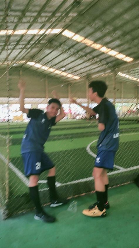 Football Ground Snap, Football Ground, Boy Celebrities, Boys Playing, Apa Aja, Boyfriend Pictures, Soccer, Mirror Selfie