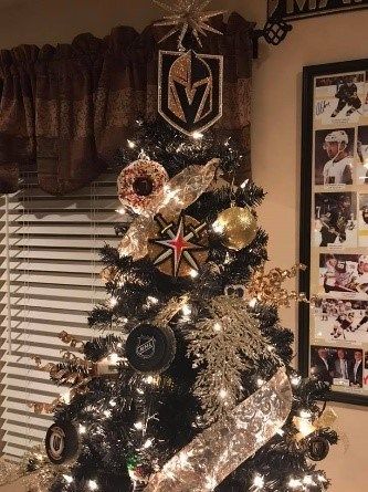 How to Make a Vegas Golden Knights Themed Christmas Tree Hockey Christmas Tree, Vegas Christmas, Black Christmas Decorations, Hockey Christmas, Cowgirl Halloween, Themed Christmas Tree, Tree Themes, Themed Christmas, Black Christmas Trees