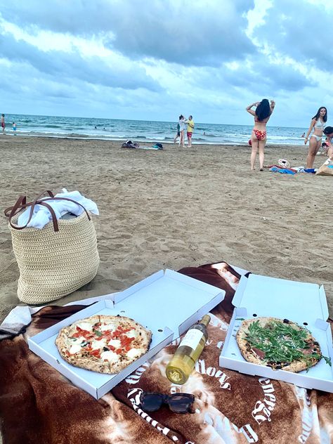 Valencia beach pizza spain Valencia Spain Beach, Beach Pizza, Valencia Beach, Spain Aesthetic, Valencia Spain, Dream Travel Destinations, Beach Aesthetic, Study Abroad, Summer Aesthetic