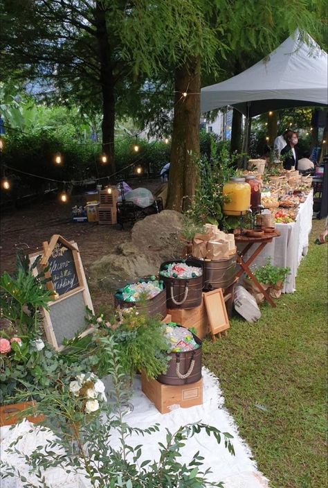 Bbq Food Display, Backyard Rehearsal Dinner, Outdoor Wedding Foods, Backyard Bbq Wedding Reception, Backyard Wedding Food, Boozy Ice Pops, Costco Food, Bbq Wedding Reception, Backyard Bbq Wedding