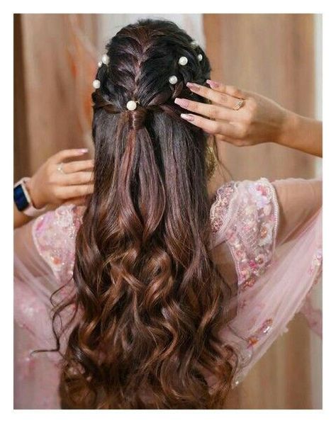 Prom Hairstyle Ideas, Loose Curls Hairstyles, Hair Style On Saree, Hair Style Vedio, Engagement Hairstyles, Prom Hairstyle, Traditional Hairstyle, 2024 Prom, Open Hairstyles