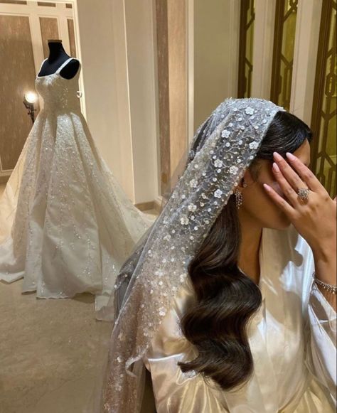 Veiled Bride, Arab Bride, Arabic Wedding Dresses, Wedding Dresses Images, Wedding Portrait Poses, Arab Wedding, Classy Wedding Dress, Wedding Picture Poses, Pretty Wedding Dresses