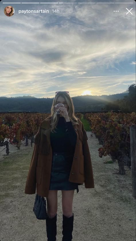 Wine Vineyard Outfit Fall, Vineyard Outfits Fall, Country Outfits Fall, Fall Wine Tour, Country Aesthetic Outfit, Wine Country Outfit, Wine Tour Outfit, Napa Outfit, Winery Outfit Summer