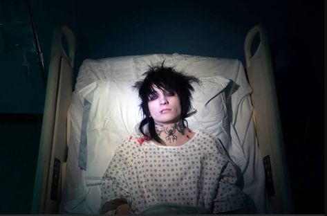 Johnnie Guilbert, Bed