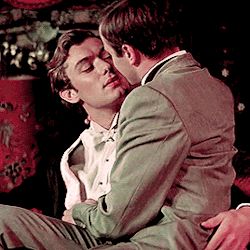 Wilde 1997, Wild Movie, Men In Suits, Gay Aesthetic, Men Kissing, Jude Law, Dishonored, Two Men, Oscar Wilde