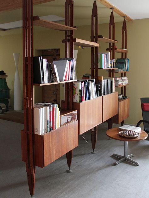 Midcentury Apartment, Mid Century Modern Room Dividers, Woodshop Projects, Mid Century Modern Bookcase, Mid Century Modern Room, Mid Century Bookcase, Mid Century Dining Room, Loose Furniture, Modern Room Divider