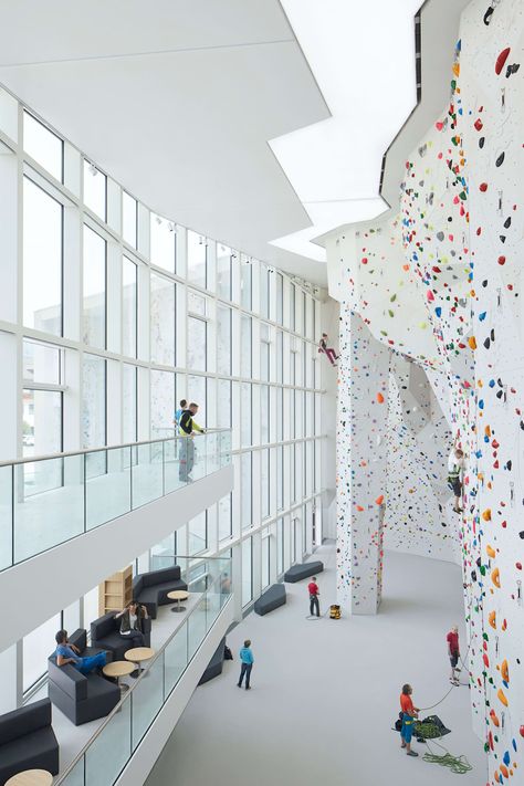 Stifter + Bachmann · School Bouldering and Climbing Centre in Brunico - Italy Sport Facility Architecture, Climbing Hall, Sport Facility, Fun Architecture, Kindergarten Architecture, Gym Architecture, Gallery Architecture, Sports Facility Architecture, Lead Climbing