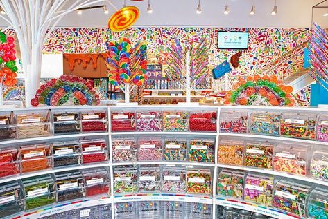 Candy Store Design, Candy Stores, Candy Room, Buffet Dessert, Candy Cocktails, Chocolate Shop, Store Design Interior, Favorite Candy, Party Stores