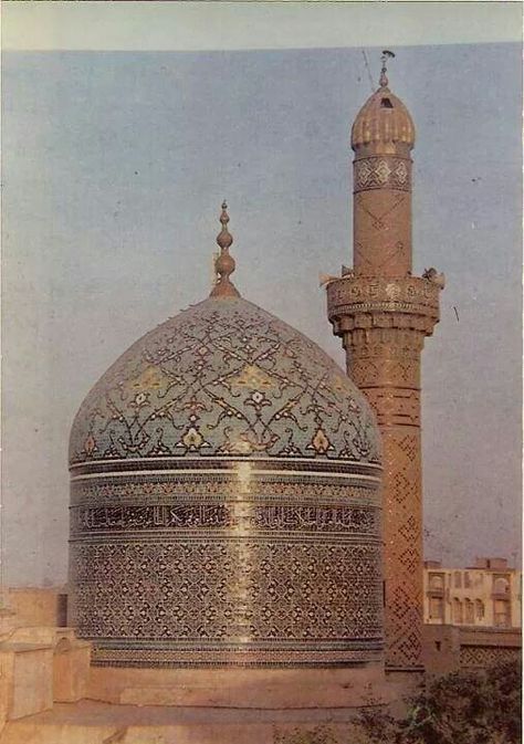 Mazar e aqdas shaikh abdul qadir jeelani iraq Ghouse Azam Dastagir Images, Gause Azam Dastagir, Peerane Peer, Gause Azam, Pics Editing, Islamic Events, Iranian Architecture, History Of Islam, Medina Mosque