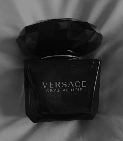 Dark Feminine Parfum, Black Perfume Aesthetic, Dark Feminine Perfume, Versace Crystal Noir Perfume, Versace Aesthetic, Versace Crystal Noir, Guess Seductive, Crystal Noir, Seductive Perfume