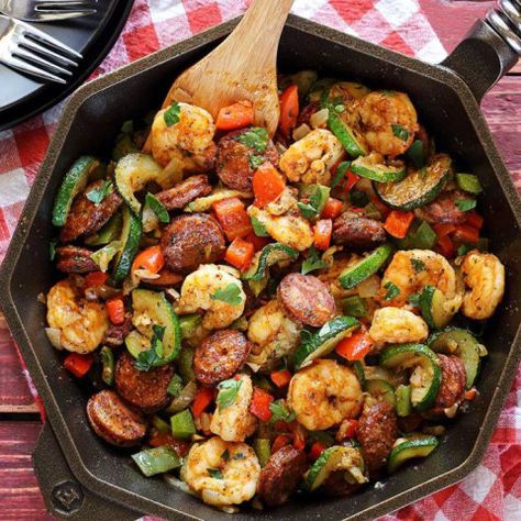 20-Minute Shrimp & Sausage Skillet Paleo Meal Recipe Zucchini Sausage, Sausage Shrimp, Sausage Skillet, Shrimp And Sausage, Ketogenic Recipes Dinner, Shrimp Sausage, One Skillet Meals, Unique Vegetables, Resep Diet