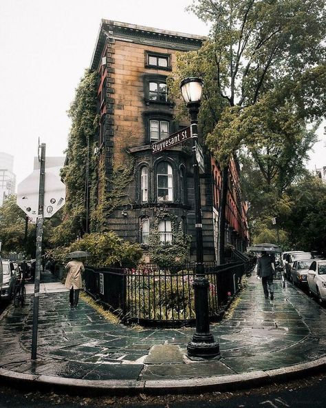 Stuyvesant Street, One Of The Oldest Streets In The New York City Borough Of Manhattan Residence Architecture, New York House, Living Modern, Its A Mans World, City Of London, Old Street, East Village, Old Building, New York Street