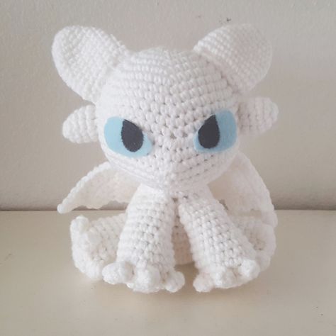 Light Fury amigurumi made by JSThreads. Pattern by Sarselgurumi Toothless Crochet Pattern Free Amigurumi, Crochet Night Fury, Night Fury Crochet Pattern Free, Light Fury Crochet Pattern, Free Toothless Crochet Pattern, Ori And The Blind Forest Crochet Pattern, White Crochet Amigurumi, Toothless Dragon Crochet Pattern Free, Toothless Crochet Pattern Free