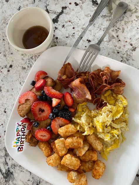 Birthday Breakfast Aesthetic, Bday Breakfast, Birthday Breakfast Ideas, Birthday Breakfast For Husband, Birthday Surprise For Husband, Healthy Birthday, Breakfast Aesthetic, Birthday Lunch, Birthday Breakfast