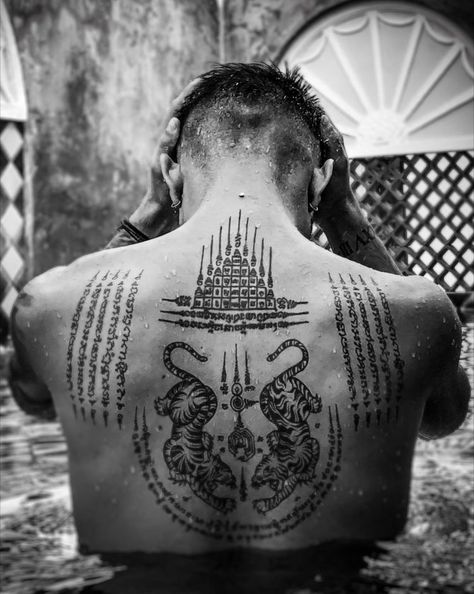 Muay Thai Tattoo, Traditional Thai Tattoo, Khmer Tattoo, Upper Back Tattoos, Thailand Tattoo, Trening Sztuk Walki, Sak Yant Tattoo, Sak Yant, Yantai