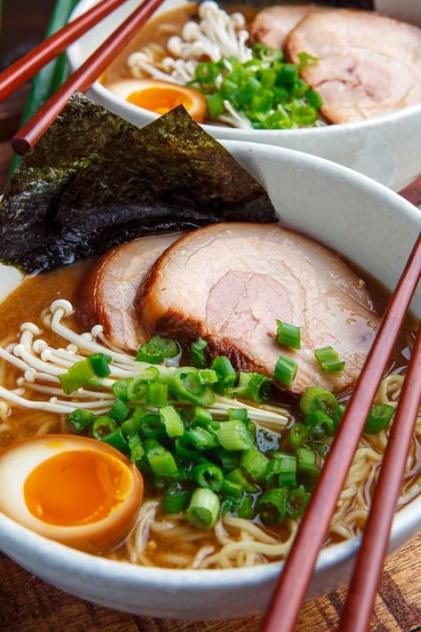 Tonkotsu Ramen Tonkotsu Ramen, Homemade Ramen, Ramen Recipes, Think Food, Japan Food, Food Obsession, Korean Food, Chopsticks, Clean Eating Snacks