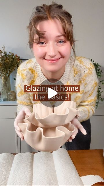 265K views · 11K likes | Rea | slow living on Instagram: "Many of you asked for a detailled tutorial of how I glaze at home 🫶 I hope this helps you to get into your ✨Pottery Era✨  in this cozy season 🧑‍🎨🍂 #pottery #handmadeceramics #handcraft" How To Glaze Pottery At Home, Pottery At Home, Glaze Pottery, Cozy Season, Pottery Making, Glazes For Pottery, Slow Living, Handmade Ceramics, Glaze