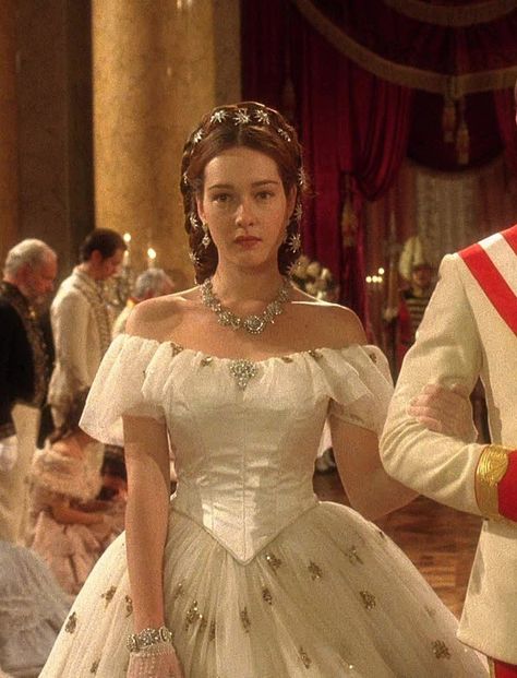 Empress Sissi, Era Victoria, Royal Core, White Ball Gowns, Royalty Aesthetic, Royal Aesthetic, Period Dress, Old Fashion Dresses, Romy Schneider