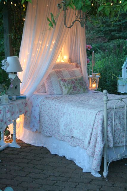 Aiken House & Gardens: Our Romantic Garden Shabby Chic Decorating, Cute Dorm Rooms, Shabby Chic Bedroom, Romantic Bedroom, Shabby Chic Bedrooms, Couple Bedroom, Shabby Chic Diy, Romantic Decor, Dreamy Bedrooms