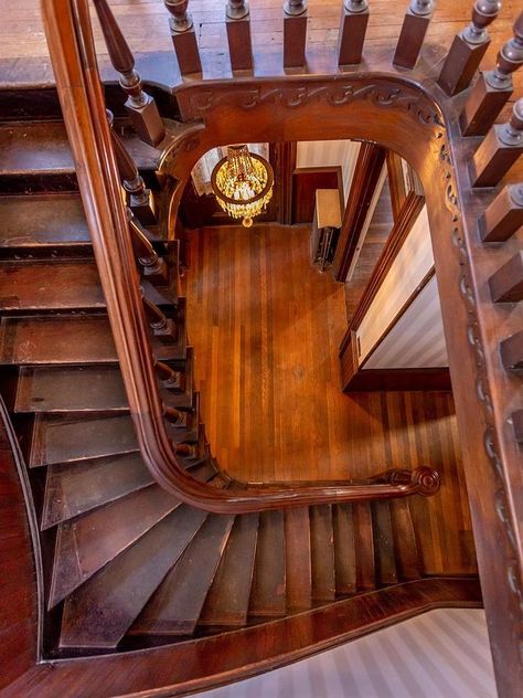 1872 Italianate Victorian For Sale in Bedford, Indiana - OldHouses.com Italianate House Interior, House Interior Victorian, Vintage House Interior Victorian, Vintage House Interior, Italianate House, Victorian Staircase, Tiny Castle, Antique House, Old Houses For Sale