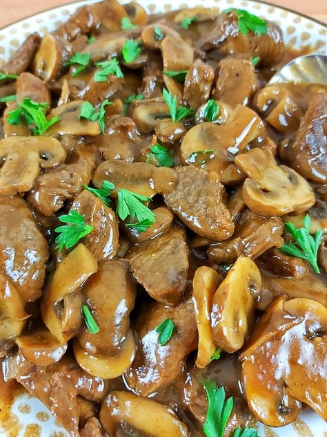 These Keto Asian Beef Tips simmered in a savory mushroom gravy are easy to make, and are the perfect dinner option that the whole family will love. Asian Beef Tips, Beef Tips With Mushroom Gravy, Low Carb Asian, French Beef Stew, Beef With Mushroom, Beef Mushroom, Homemade Comfort Food, Asian Beef, Asian Sauce