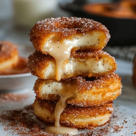 Caramel Cheesecake-Stuffed Churro Rings Stuffed Churros, Caramel Filling, Caramel Drizzle, Caramel Cheesecake, Cheesecake Filling, Special Desserts, Creamy Cheesecake, Home Recipes, Sweet Snacks