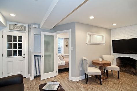 Light colors and lots of internal fake windows to allow light to pass through the basement Small Basement Apartments, House Basement, Inlaw Suite, Basement Lighting, Basement Layout, Fake Window, Basement Apartment, Small Basements, Dark Furniture