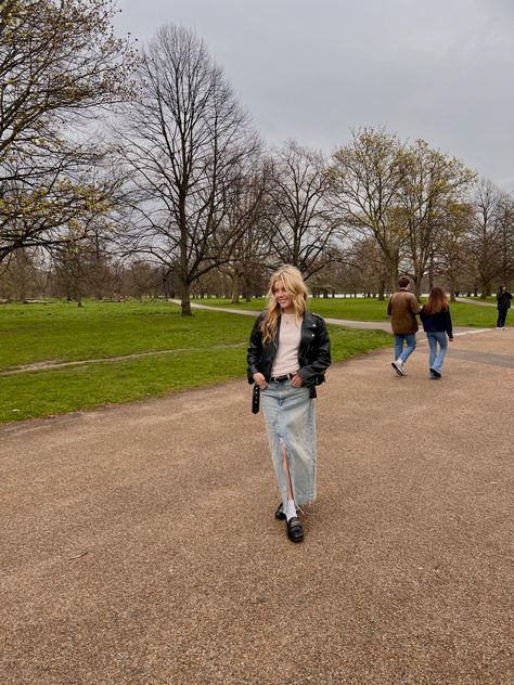 London, outfit inspo, long denim skirt, cream sweater, loafers, long hair, curled hair, socks with loafers, leather jacket, fendi bag, blond hair, people walking, park, instagram inspo, instagram picture, trees, gravel, garden Cream Denim Skirt Outfit, Long Hair Curled, Cream Denim Skirt, Socks With Loafers, Hair Curled, Curled Hair, Hair Socks, Denim Skirt Outfits, Fendi Bag