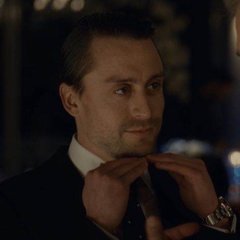 Succession Aesthetic, Roman Roy, Reaction Image, Hounds Of Love, Kieran Culkin, Beauty Hair Color, In Memes, Scott Pilgrim