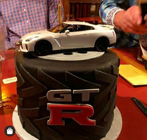 Nisan Gtr, Car Cakes For Men, Race Car Cakes, Handbag Cakes, Easy Minecraft Cake, Cars Birthday Cake, Fondant Bow, Fondant Figures Tutorial, 4th Birthday Cakes