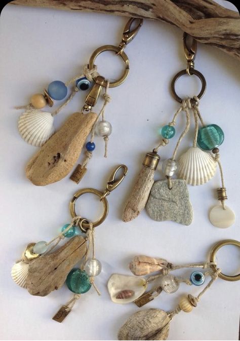 Tassen Hanger, Beach Inspired Decor, Art Coquillage, Garden Houses, Driftwood Jewelry, Sac Diy, Beach Finds, Shell Crafts Diy, Storage Sheds