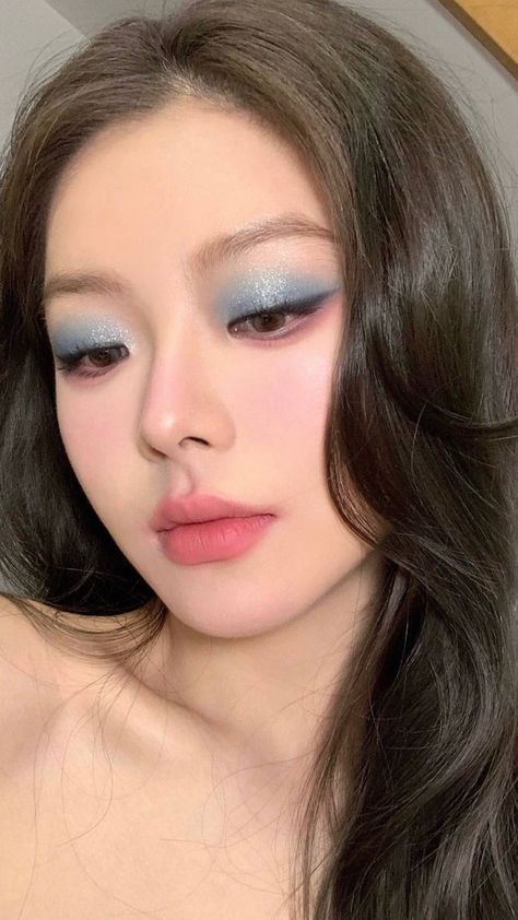 Angelcore Makeup, Makeup Ethereal, Haircut Ideas For Long Hair, Korean Makeup Trends, Barber Art, Teen Makeup, Blue Eyeshadow Makeup, Makeup Layout, Ethereal Makeup