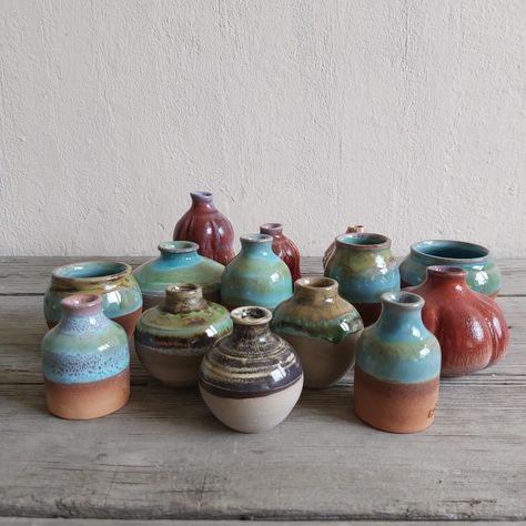 Mini Vase Pottery, Small Ceramic Vases Pottery, Mini Ceramic Vase, Sheep Wedding, Tiny Ceramics, Mini Ceramics, Ceramic Lessons, Tiny Vases, Mini Pottery