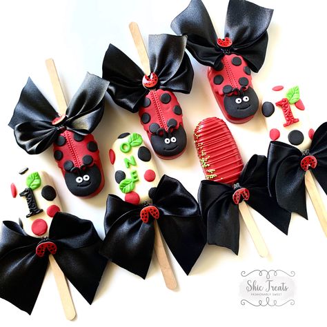 Popsicle Cake Pops, Ladybug Cake Pops, Popsicle Cake, Lady Bob, Miraculous Ladybug Party, Cake Popsicles, Ladybug Cake, Ladybug Birthday Party, Bug Party