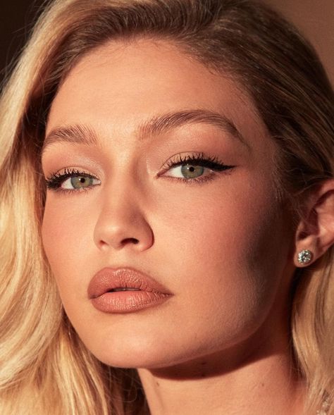 Gigi Hadid Eyebrows, Gigi Hadid Makeup Natural, Austin Butler Kaia Gerber, Gigi Hadid Eyes, Gigi Hadid Victoria Secret, Gigi Hadid Makeup, Round Face Celebrities, Gigi Hadid Kendall Jenner, Celebrity Eyebrows