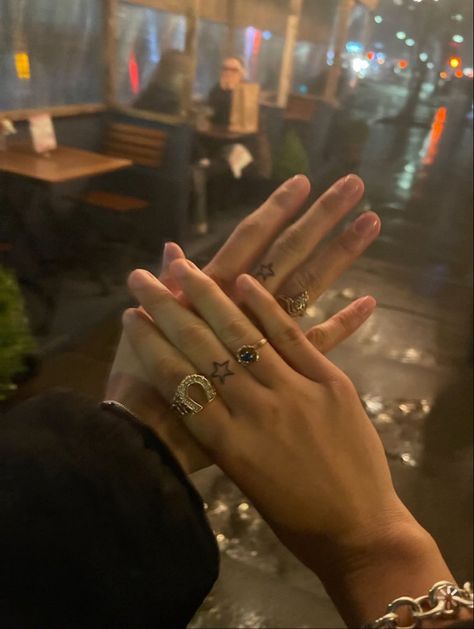 Maching Tattoos Finger, Finger Tats Matching, Matching Tattoos Couples Alt, Matching Stars Tattoo, Matching Couple Nails Aesthetic, Matching Tattoo Boyfriend, Star On Finger Tattoo, Matching Homie Tattoos, Star Couple Tattoo