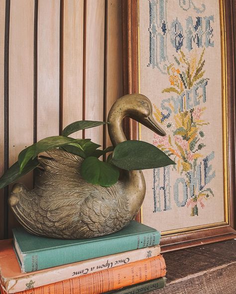 brass + swan + planter = swoon Swan Planter, Brass Swan, Decorative Planters, Vintage Decor, Brass, Quick Saves