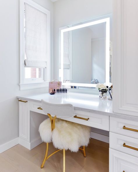 Makeup Area In Bathroom, Vanity With Makeup Area, Loft Basement, Built In Makeup Vanity, Master Wardrobe, Big Bedroom, Modern Partition Walls, Dream Vanity, Built In Vanity