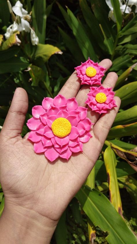 Clay Locket, Flower Garland Diy, Easy Clay Sculptures, Polymer Clay Fairy, Clay Crafts For Kids, Diy Jewellery Designs, Art Teacher Gifts, Clay Moulding, Handmade Rakhi