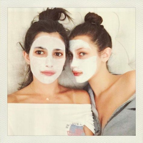 These celebs know the beauty secrets behind facemasks, find out which ones they are using! | Bella Hadid Masks For Dry Skin, Anti Aging Skin Care Diy, Dry Skin Acne, Acne Redness, Mask For Dry Skin, Best Face Masks, Best Face Mask, Dry Skin Care, Best Face