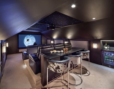 Home theatre Media Room Ideas Theatres, Sala Cinema, Basement Home Theater, Home Theater Room Design, Theater Rooms, Theater Room Design, Game Place, Golf Simulator, Home Cinema Room