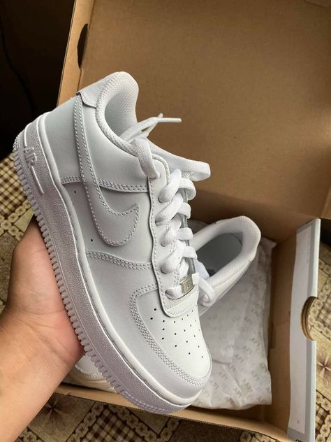 Zapatillas Nike Air Force, Jordan 4 Outfit, Nike Air Forces, Money Clothes, White Air Forces, Nike Shoes Girls, Jordan Shoes Retro, Dope Outfits For Guys, Air Forces