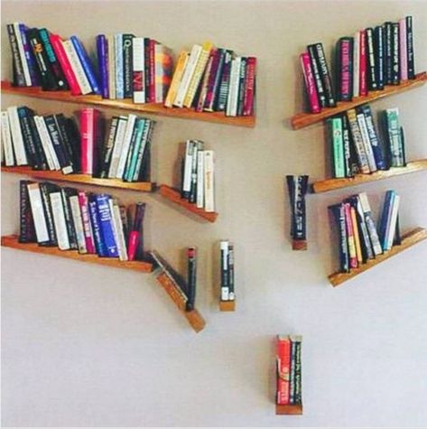 Best Bookshelves, Diy Bookshelf Ideas, Pretty Bookshelves, Diy Bookshelf Design, Creative Bookcases, Diy Bookshelves, Unique Shelf, Unique Bookshelves, Creative Bookshelves