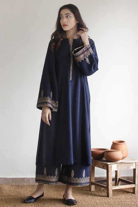 NAVY BLUE OUTFIT Material: Khaddar. 2-Pc (Panel Kurta & Culottes)Block Print on kurta and culottesModel Height: 5'5Panel Kurta Length 44"Culottes Length 34"Add Dupatta 1750 KAMEEZ CULOTTES Khaddar Kurta Designs, Full Sleeve Suit, Navy Blue Dress Outfit, Navy Blue Outfit, Blue Dress Outfits, Blue Colour Dress, Stylish Maxi Dress, Traditional Attires, Frock Fashion