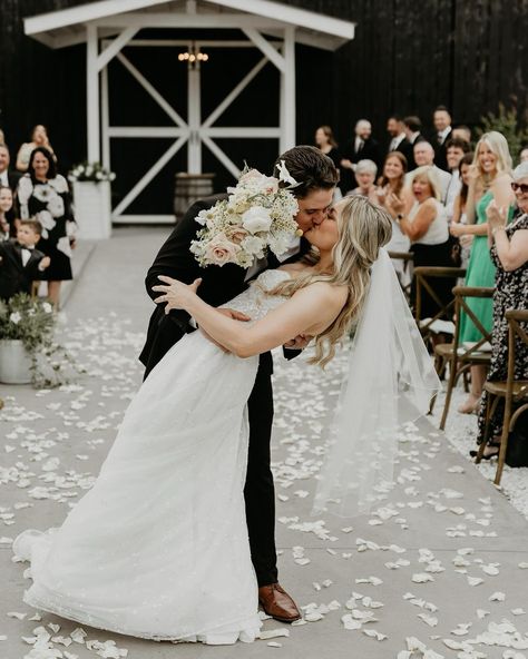 We’re big fans of an end of the aisle dip’n kiss 😘 Venue, Florals, Decor: @bleeksandbergamot Planning, Decor: @wildbloemstudios Photography: @thecandidriver DJ: @pulsedjottawa Catering: @mycateringgroup Bar: @ottawamobilebar Hair: @showponyhair Makeup: @makeupwithtl Transportation: C.S Martin’s Buslines Greenery Wall Rental: @rusticengagements Dress: @sindersbridal @allwhowander Veil: @withloverack #antibride #vogueweddings #highfashionwedding #LuxuryWedding #DestinationWeddings... Greenery Wall, Vogue Wedding, Photo Inspo, Wedding Photo, Luxury Wedding, Veil, High Fashion, Transportation, Dip