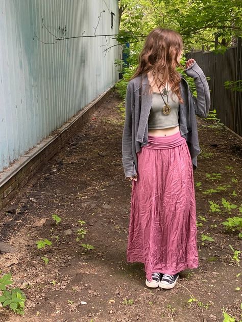 naturecore, earthcore, fairycore, earth tones, witchcore, jewelry, rings, bracelets, beaded, handmade, vintage, secondhand, thrifting, hairstyle, long hair, grunge, messy, teen, Teenager, ootd, outfit inspo, idea, converse, long skirt girl, grey cardigan, elf, renaissance fair, outwordly, mysterious, apocalypsecore,, abandoned Long Skirt And Converse Outfit, Long Skirt Cardigan Outfit, Long Hair Grunge, Witchcore Jewelry, Long Grey Skirt Outfit, Long Pink Skirt Outfit, Naturecore Outfit, Pink Grunge Outfit, Pink Maxi Skirt Outfit